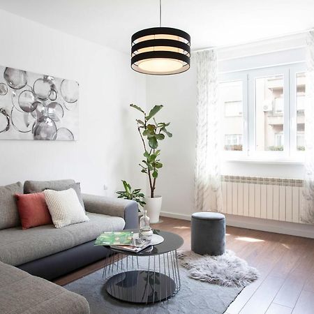 Sunny 2Bdr Apartment With A Balcony ザグレブ エクステリア 写真